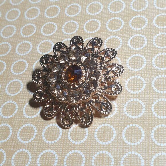 Vintage Gold Tone Floral Brooch Champaign Rhinestone Orange Centerpiece Mom Gift - Picture 1 of 4